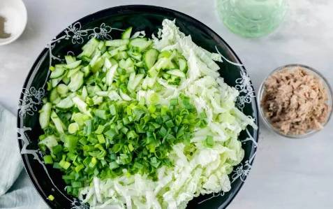 ПП салат с тунцом и пекинской капустой