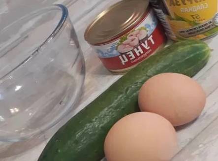 ПП салат с тунцом, кукурузой и яйцом