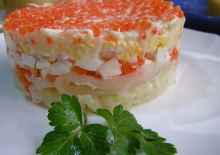 Салат с морепродуктами и икрой