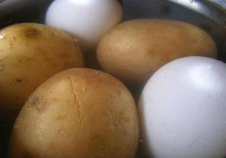 Салат с морепродуктами и икрой