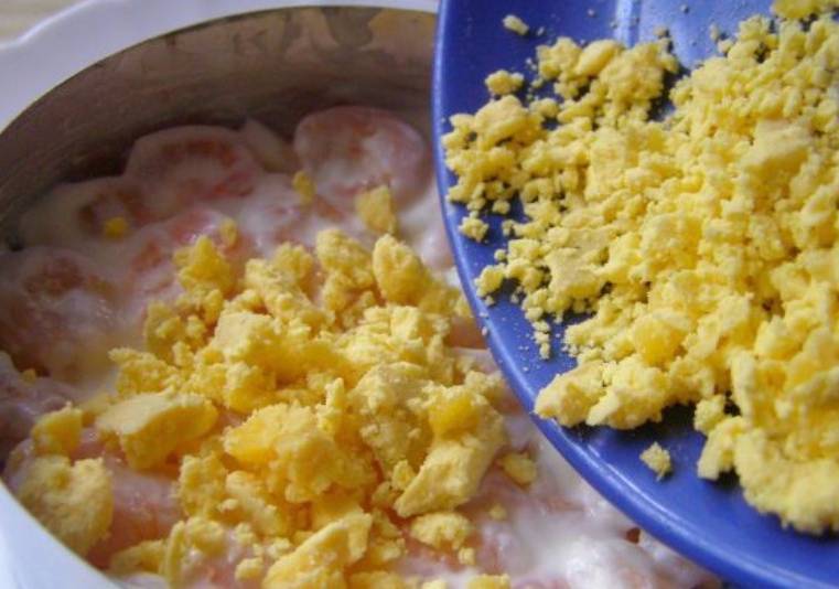 Салат с морепродуктами и икрой