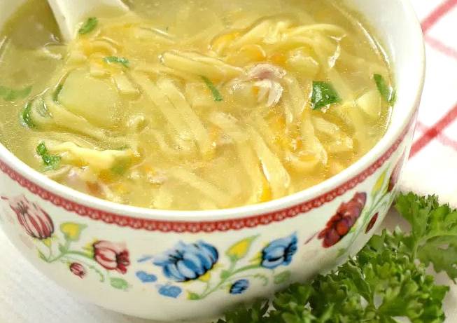Суп с лапшой и свининой