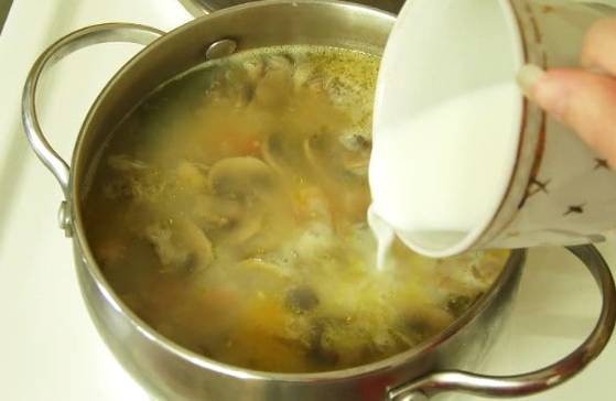 Суп-пюре из шампиньонов с картофелем и молоком