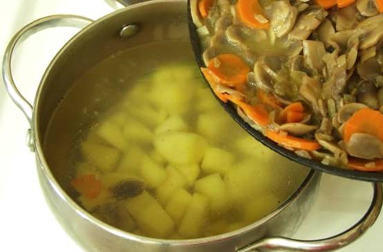 Суп-пюре из шампиньонов с картофелем и молоком