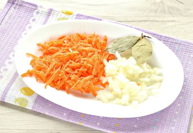 Грибной суп с лапшой и картофелем