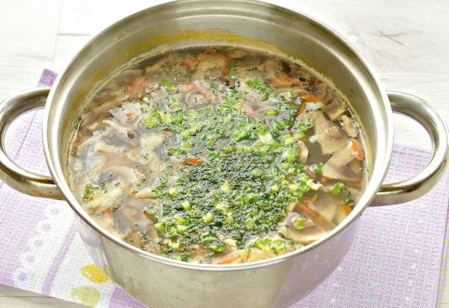 Грибной суп с лапшой и картофелем