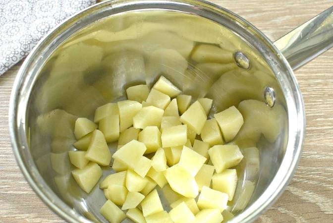 Суп с картошкой и тушенкой