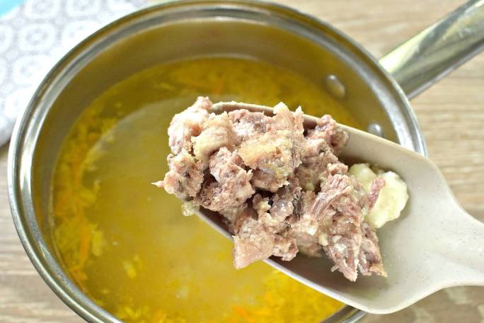 Суп с картошкой и тушенкой