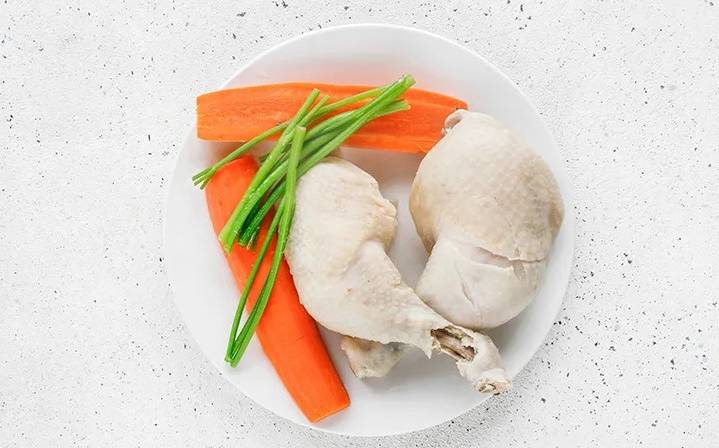 Суп из шампиньонов на курином бульоне с картофелем и вермишелью