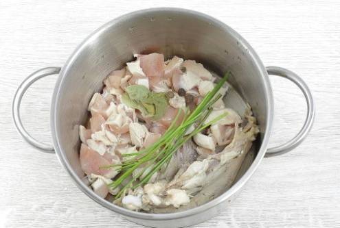Суп с плавленым сыром, курицей и картошкой