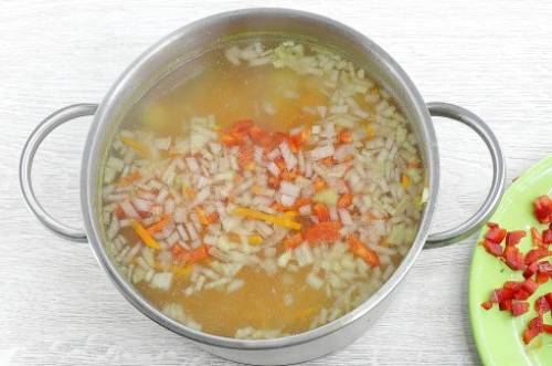 Суп с плавленым сыром, курицей и картошкой