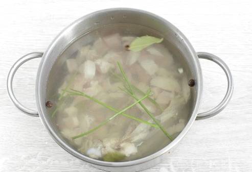 Суп с плавленым сыром, курицей и картошкой