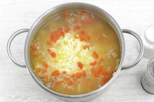 Суп с плавленым сыром, курицей и картошкой