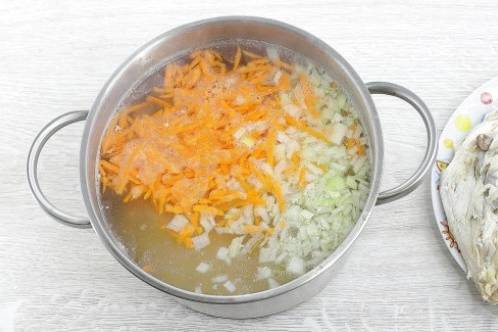 Суп с плавленым сыром, курицей и картошкой