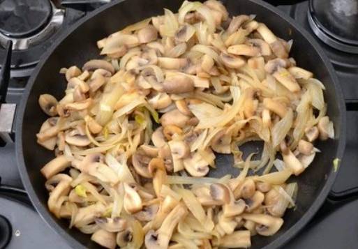 Суп-пюре с шампиньонами, картофелем и сливками