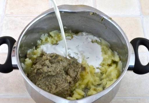 Суп-пюре с шампиньонами, картофелем и сливками