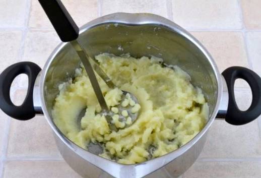 Суп-пюре с шампиньонами, картофелем и сливками