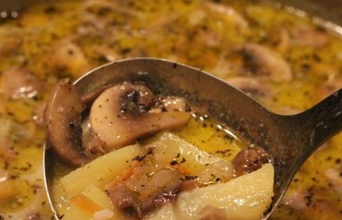 Грибной суп с шампиньонами и плавленым сыром