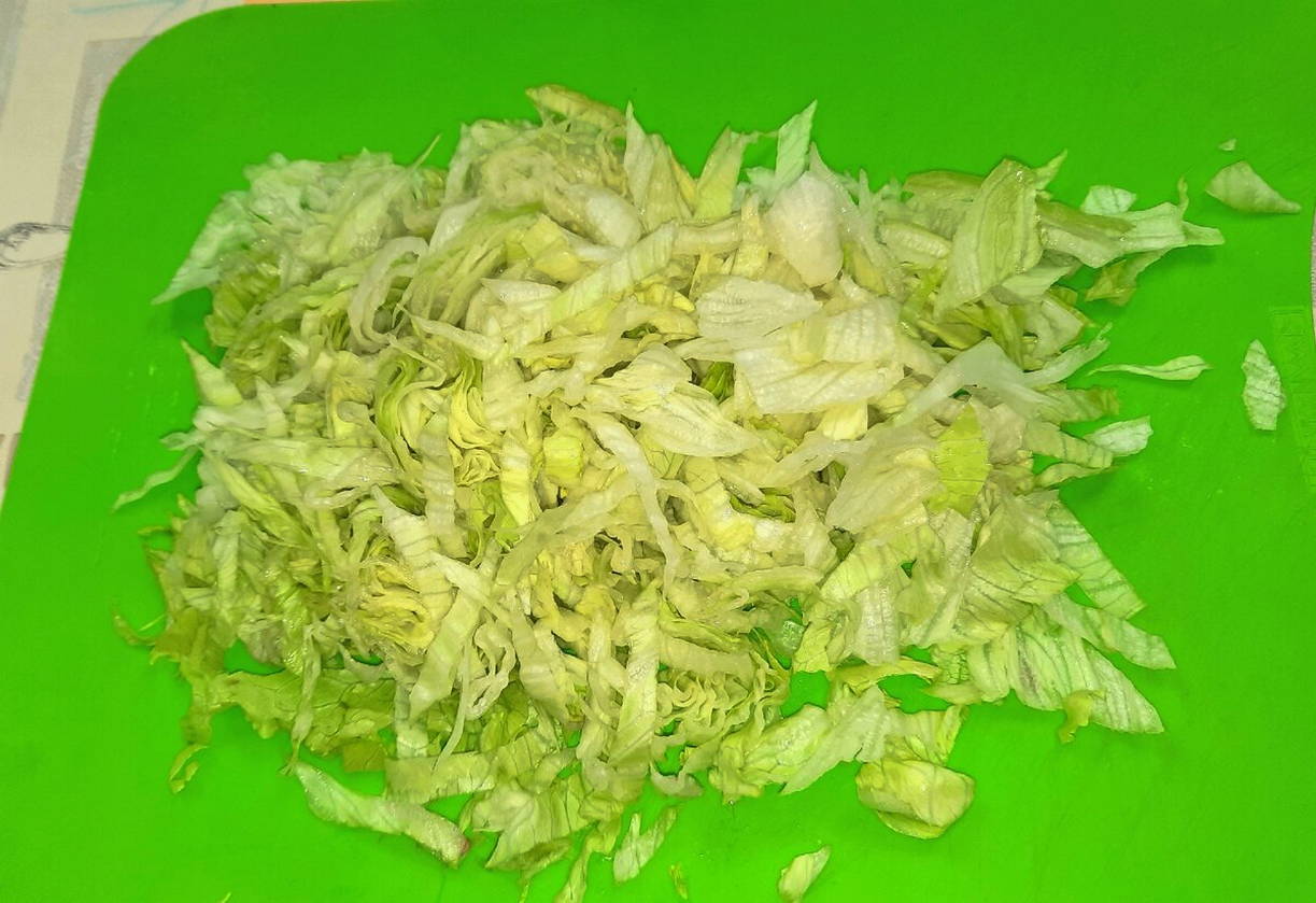 Салат с морепродуктами и моцареллой
