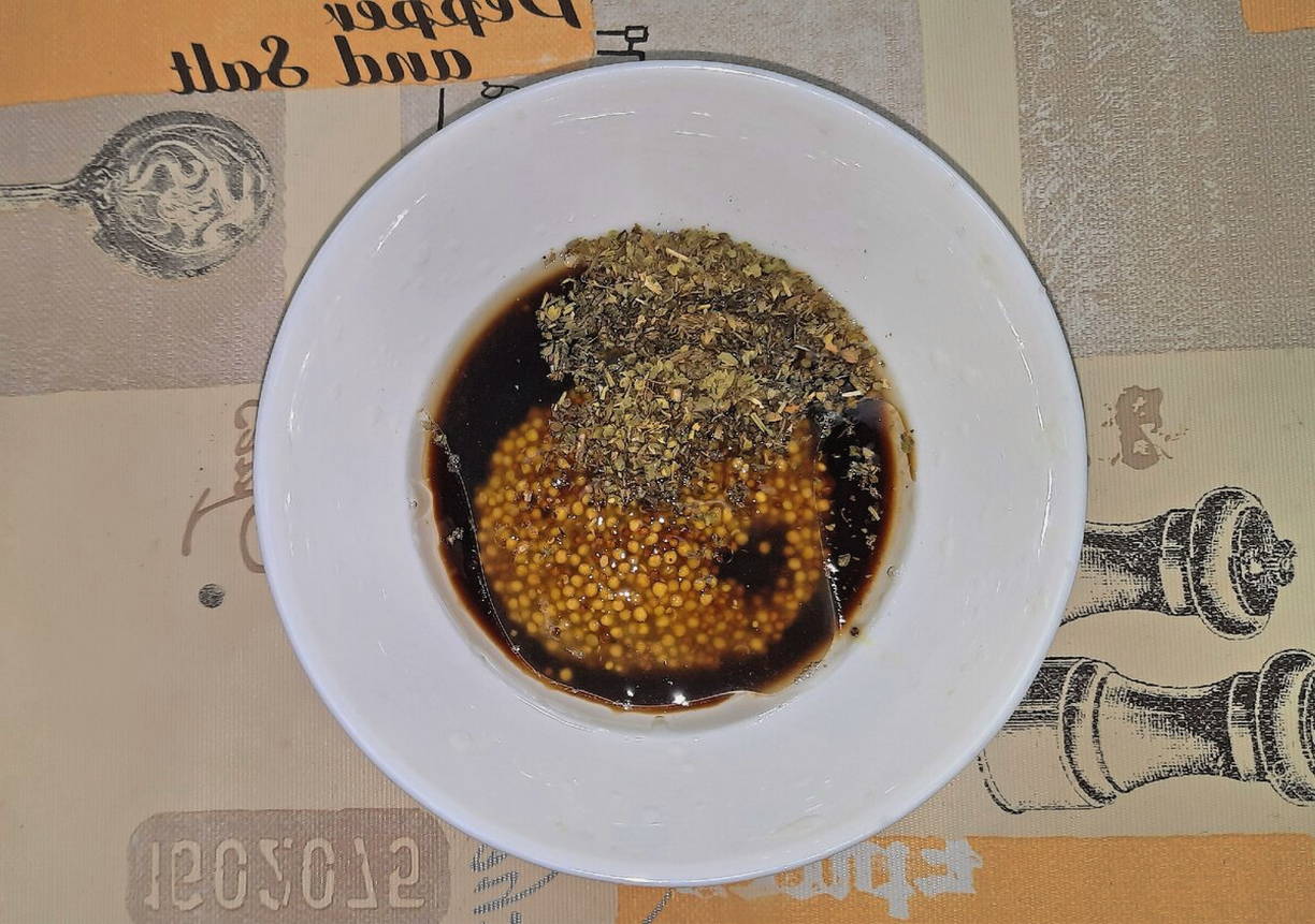 Салат с морепродуктами и моцареллой
