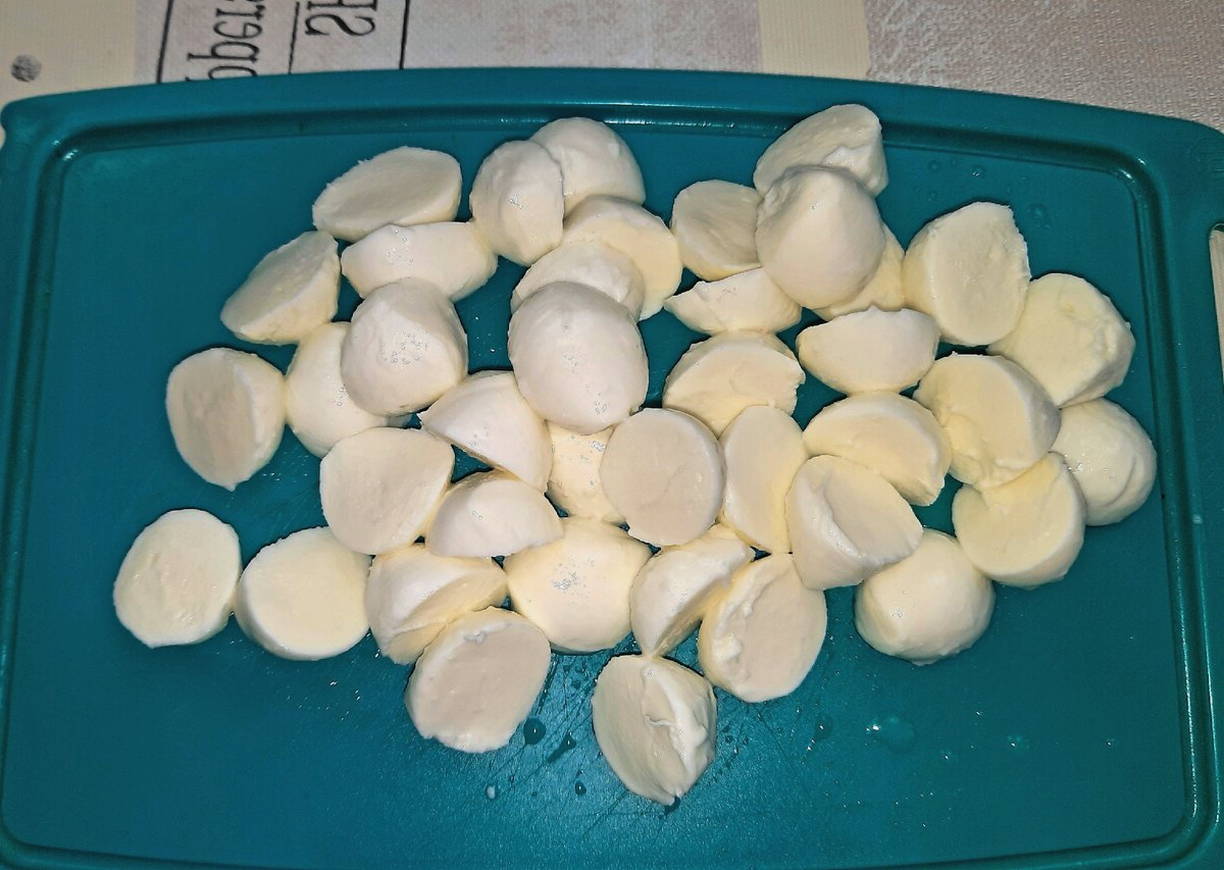 Салат с морепродуктами и моцареллой