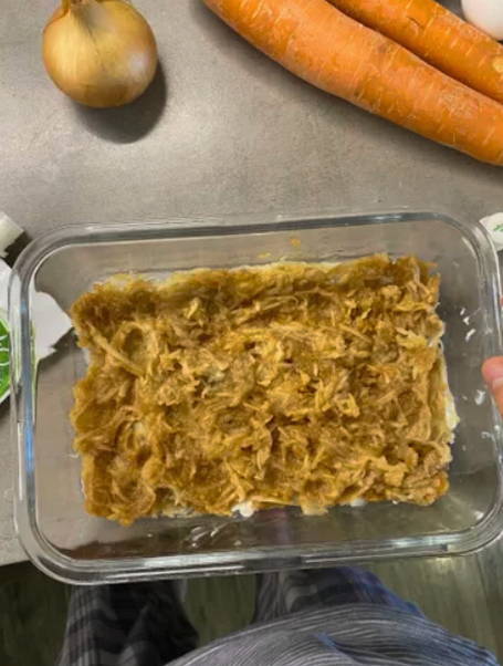 Низкокалорийный салат с яблоком и морковью слоями