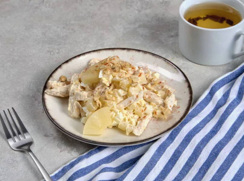 ПП диетический салат с ананасом и курицей