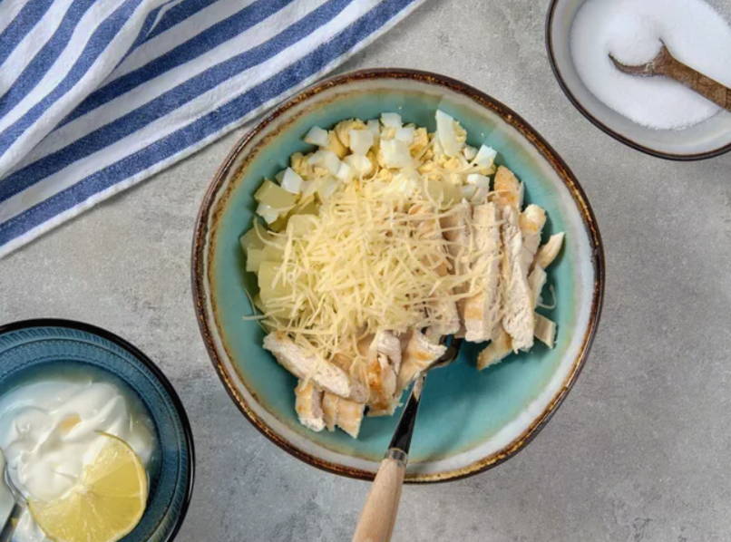 ПП диетический салат с ананасом и курицей