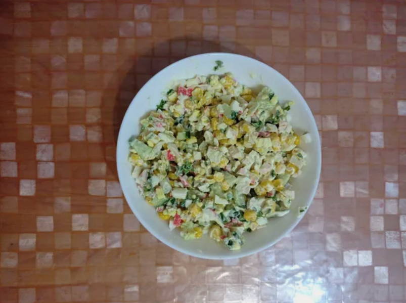 Салат с крабовыми палочками и кукурузой без майонеза