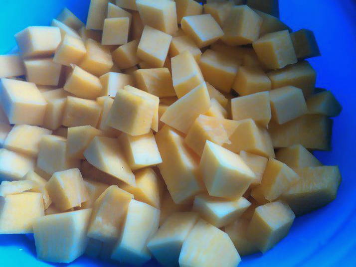 Суп с тыквой, курицей и картофелем