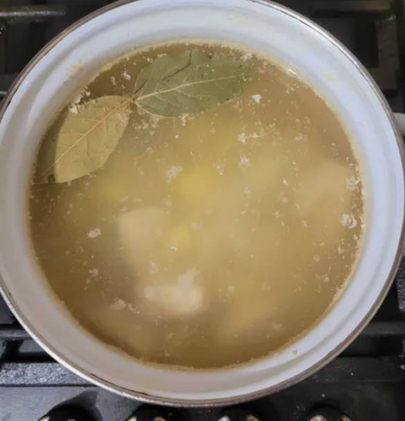 Суп с куриной грудкой и вермишелью