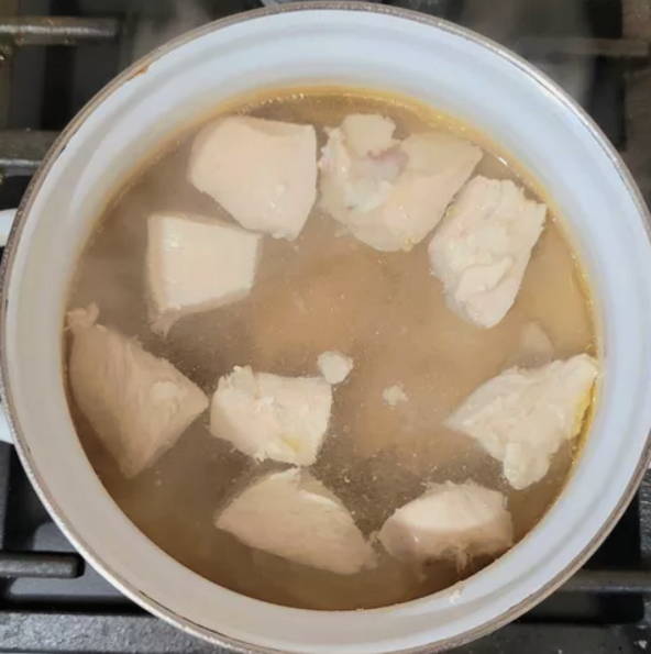 Суп с куриной грудкой и вермишелью