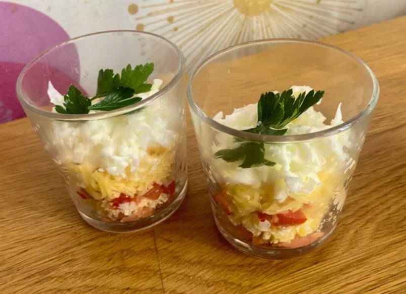 Порционный салат с красной рыбой