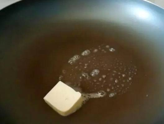 Салат с морепродуктами, рукколой и черри