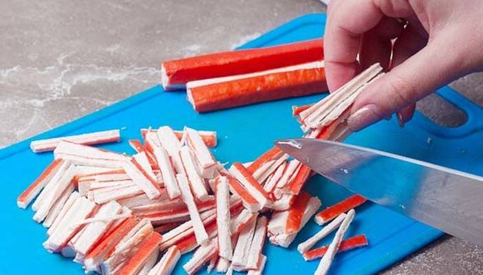 Салат с морепродуктами и пекинской капустой