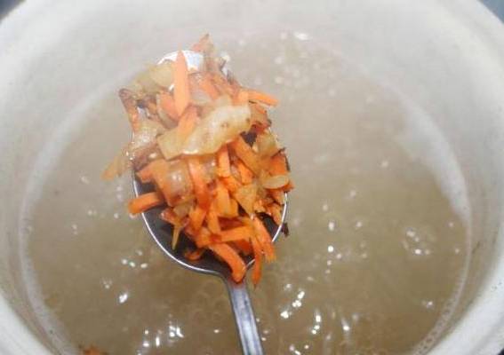 Суп с рисовой лапшой и курицей