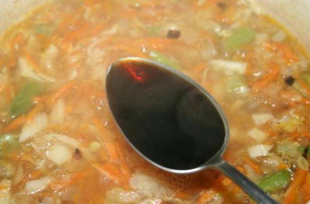 Суп с рисовой лапшой и курицей