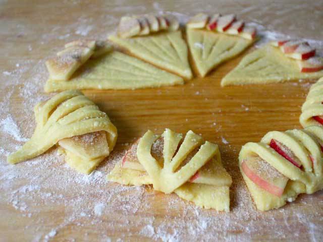 Творожное печенье с яблоками и корицей в духовке