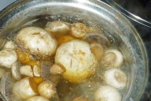 Салат «Английский» с курицей и грибами