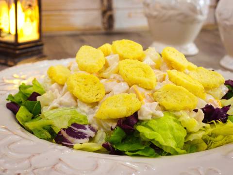 Салат «Айвенго» с копченой курицей