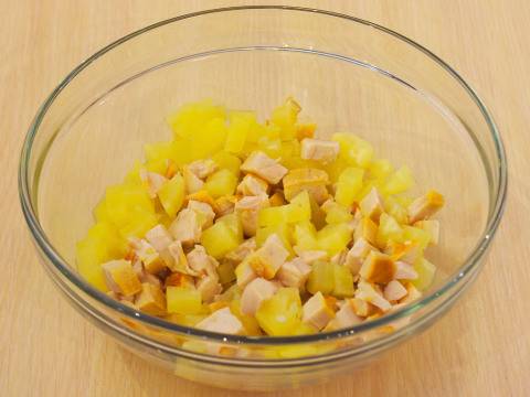 Салат «Айвенго» с копченой курицей