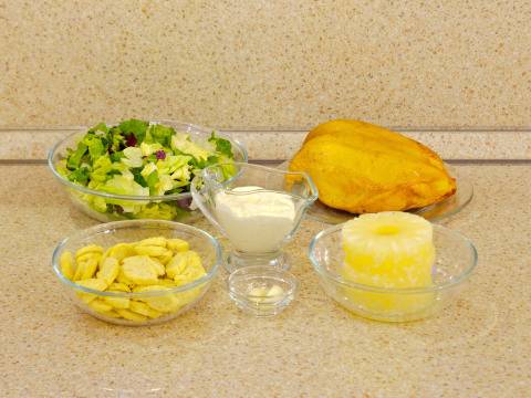 Салат «Айвенго» с копченой курицей