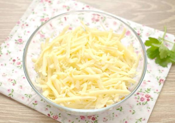 Салат «Африка» с киви, курицей, сыром и корейской морковкой