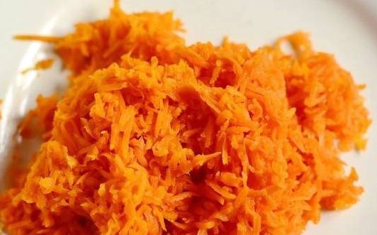 Слоеный салат «Генерал» с копченой курицей и свеклой