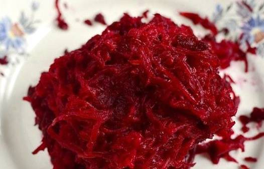 Слоеный салат «Генерал» с копченой курицей и свеклой