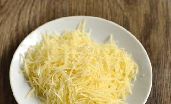 Слоеный салат «Генерал» с копченой курицей и свеклой