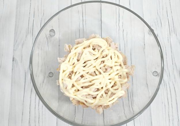 Салат «Генерал» с копченой курицей и свеклой