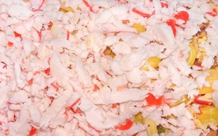 Крабовый салат с оливками