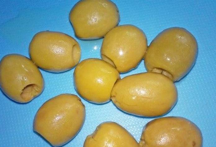 Крабовый салат с оливками