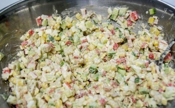 Крабовый салат с морепродуктами